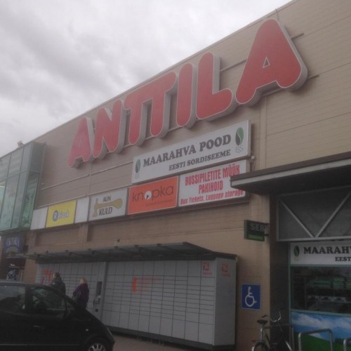 Anttila, tietenkin Linja-autoaseman yhteydessä.
